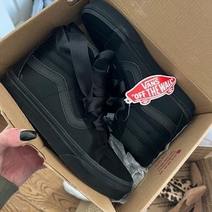 Brand new - Vans SK8 HI’s